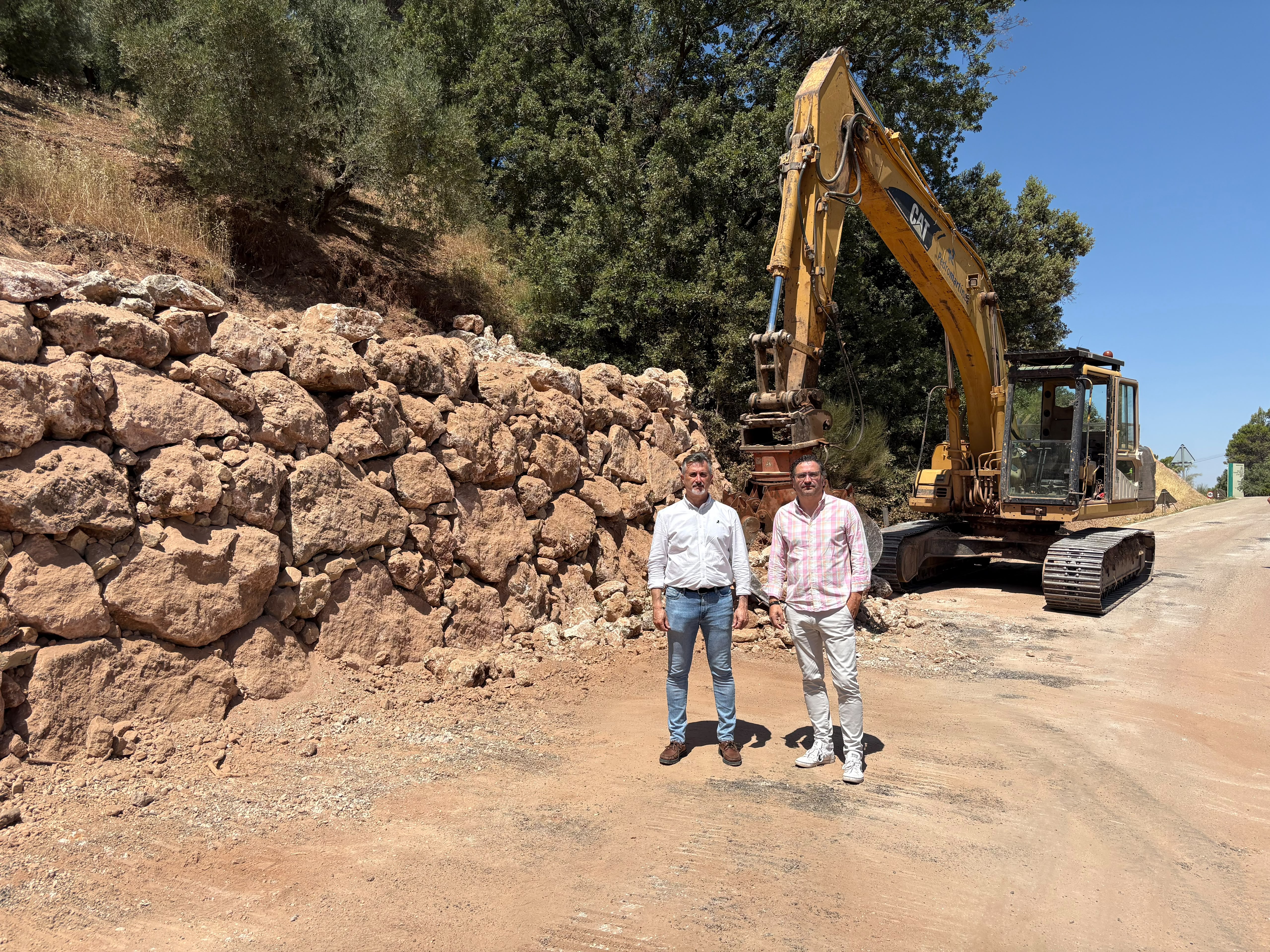 José Luis Agea y Jaime Aguilera en la visita a las obras de emergencia de esta carretera