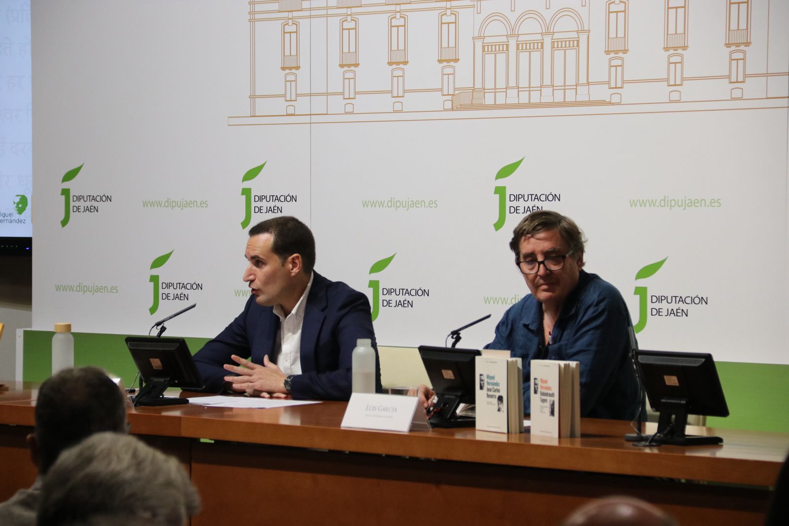 Juan Latorre y Luis García Montero presentan dos nuevos libros de la colección ‘Diálogos con Miguel Hernández’ | Diputación de Jaén | Ampliar imagen